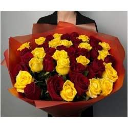 Букет микс красно-желтой розы 60см